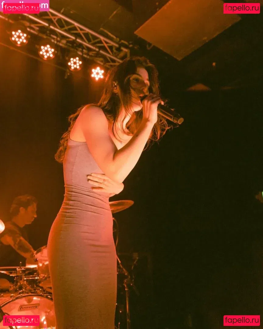 Gracie Abrams Onlyfans Photo Gallery 