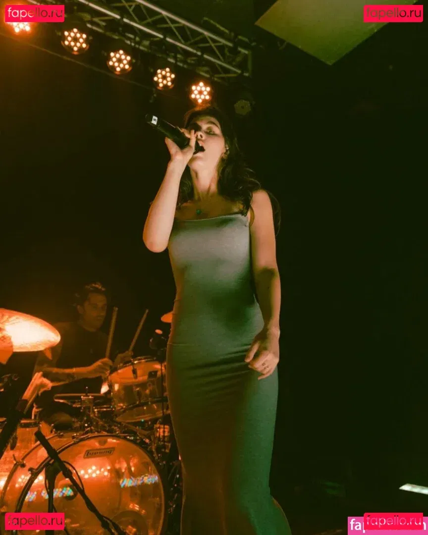 Gracie Abrams Onlyfans Photo Gallery 