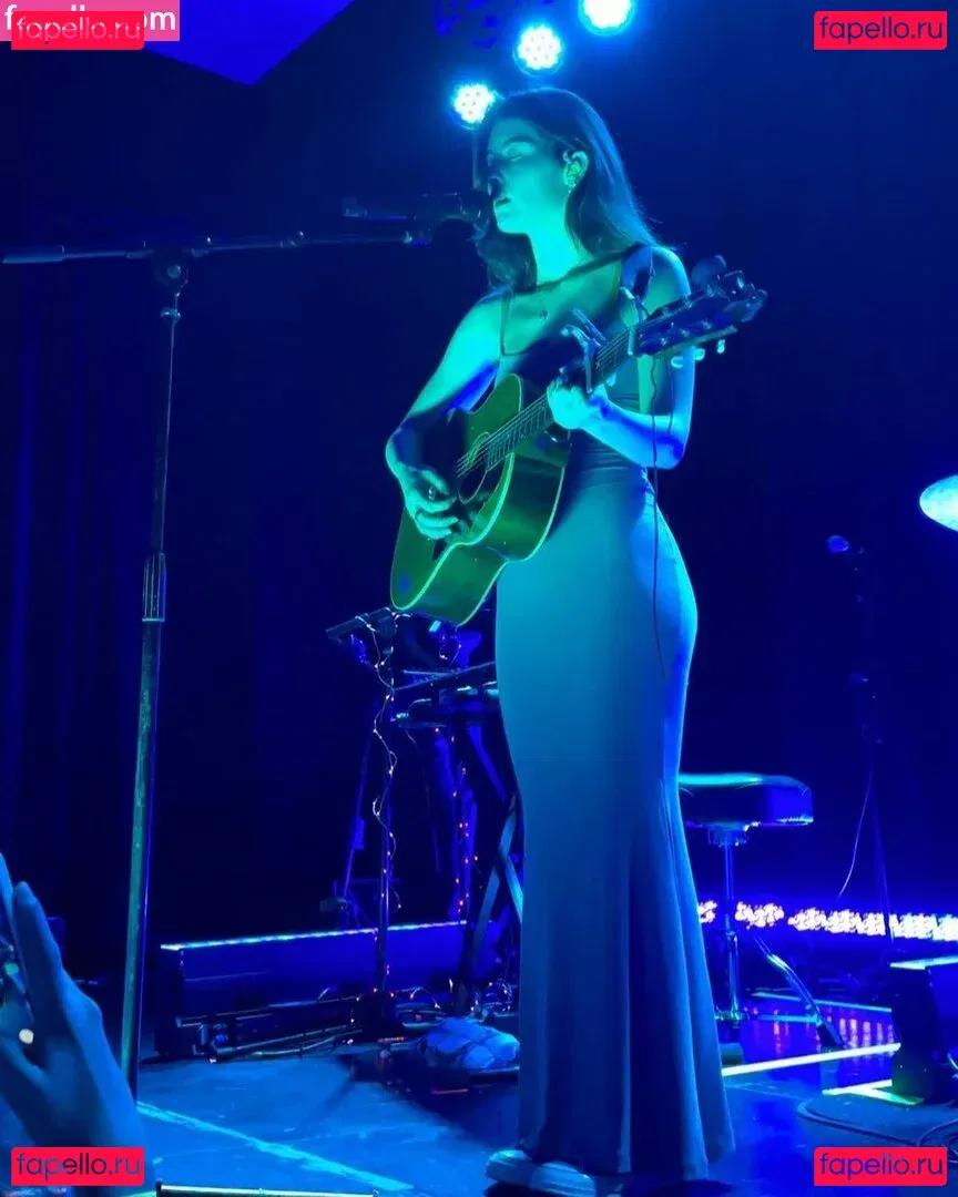 Gracie Abrams Onlyfans Photo Gallery 