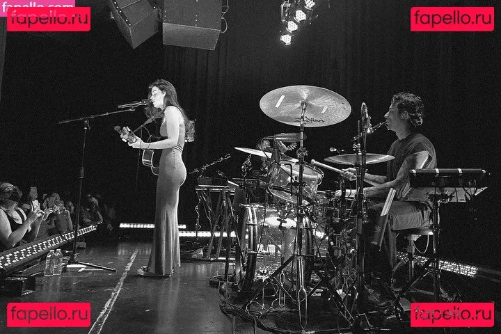 Gracie Abrams Onlyfans Photo Gallery 