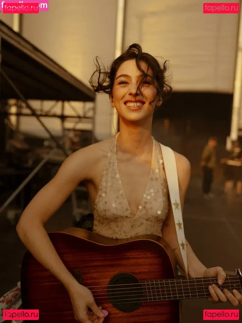 Gracie Abrams Onlyfans Photo Gallery 