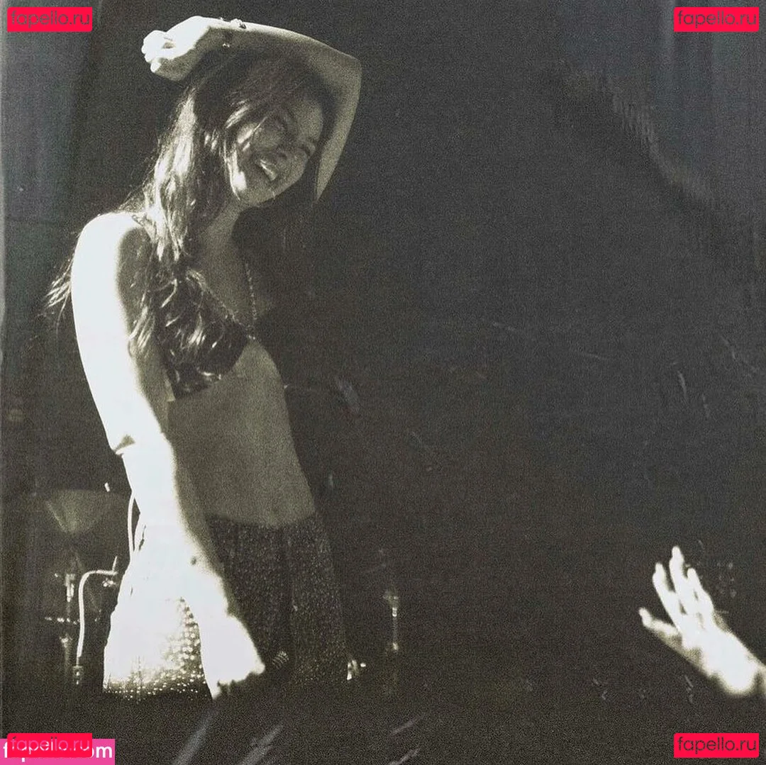 Gracie Abrams Onlyfans Photo Gallery 