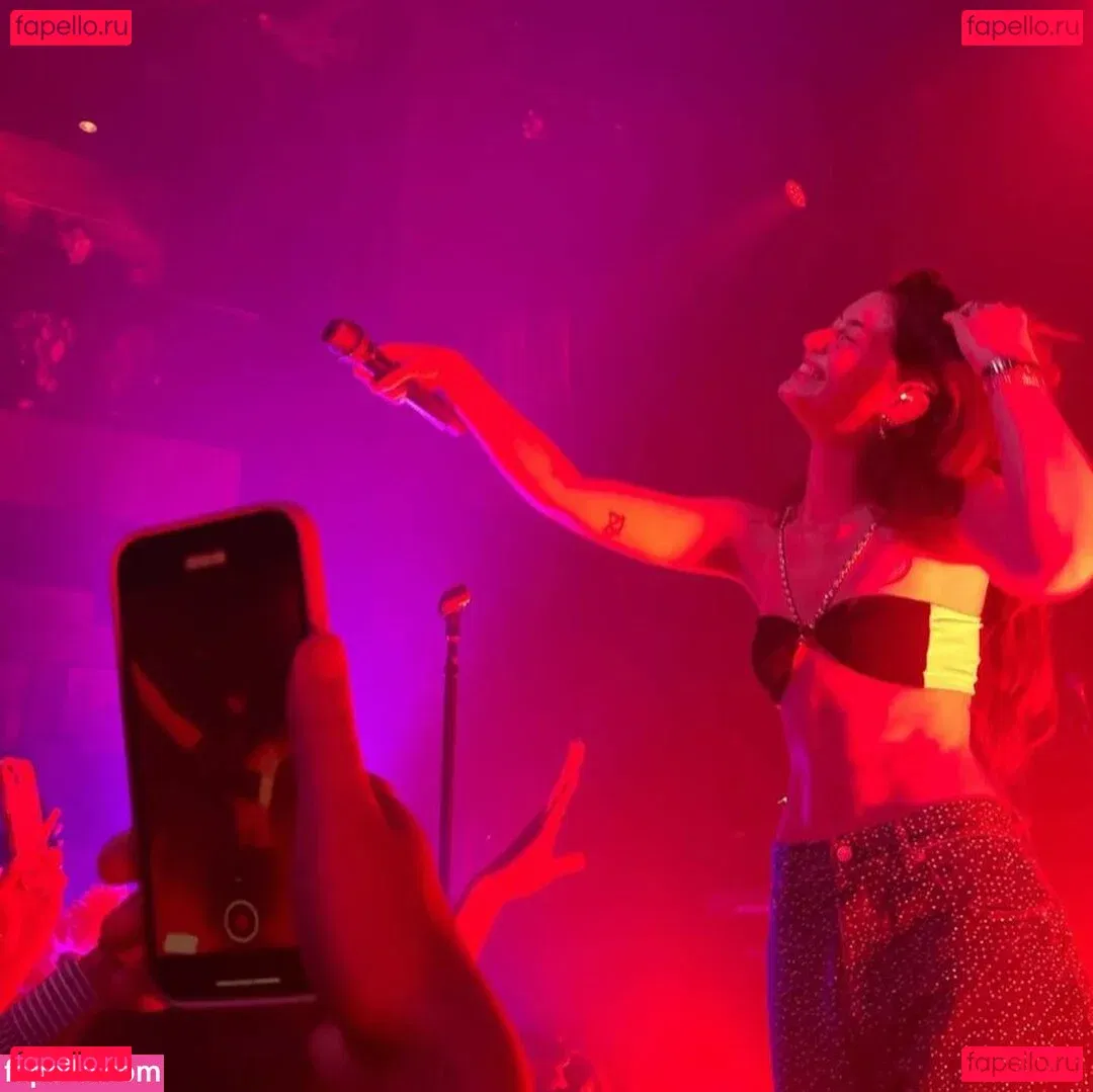 Gracie Abrams Onlyfans Photo Gallery 