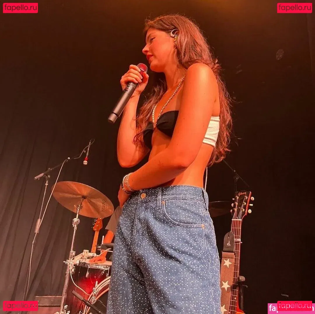 Gracie Abrams Onlyfans Photo Gallery 