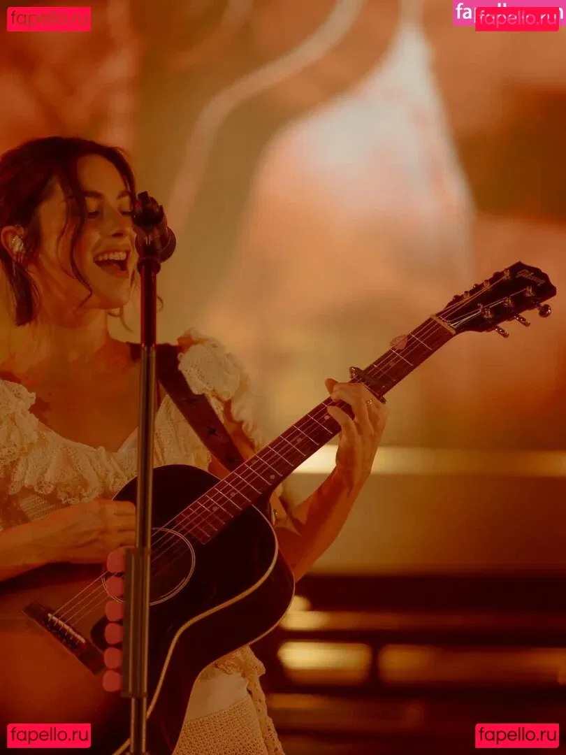 Gracie Abrams Onlyfans Photo Gallery 