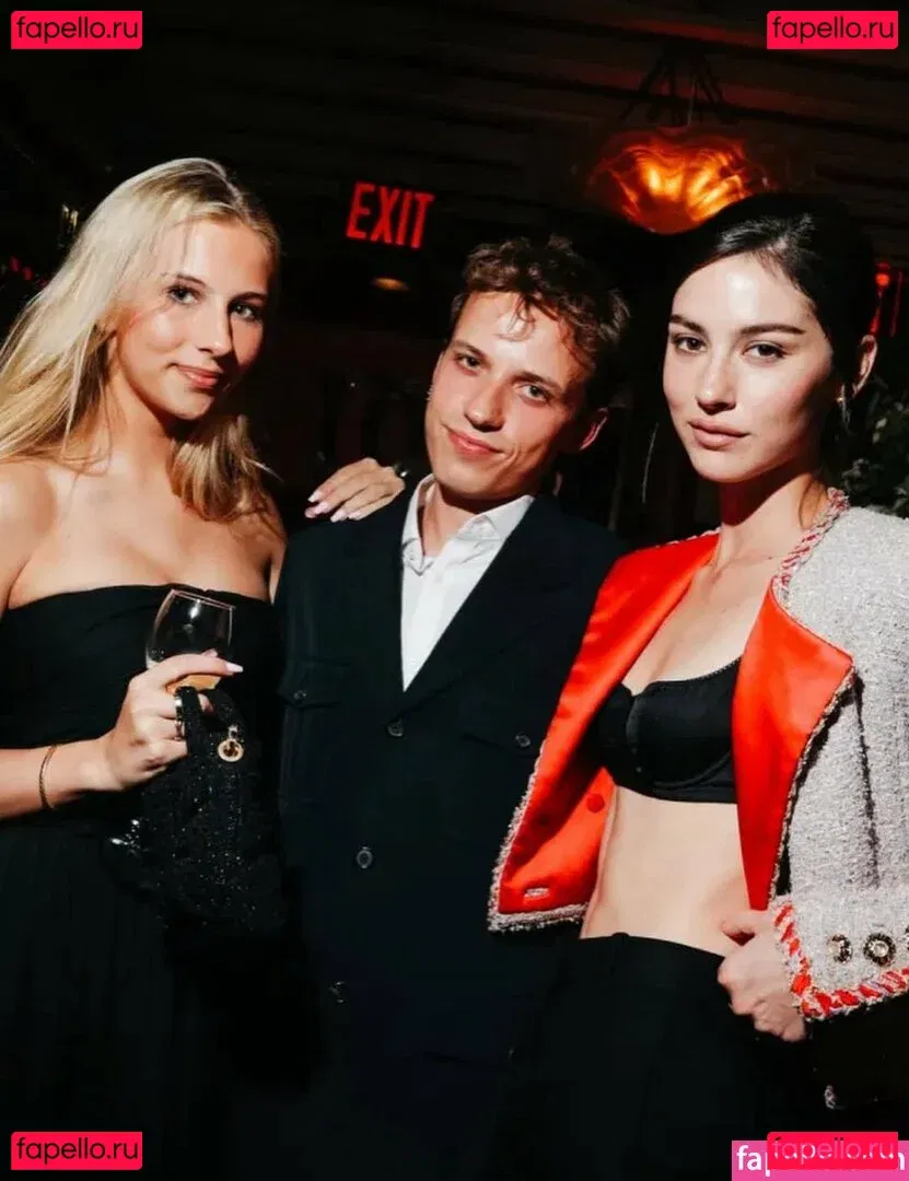 Gracie Abrams Onlyfans Photo Gallery 