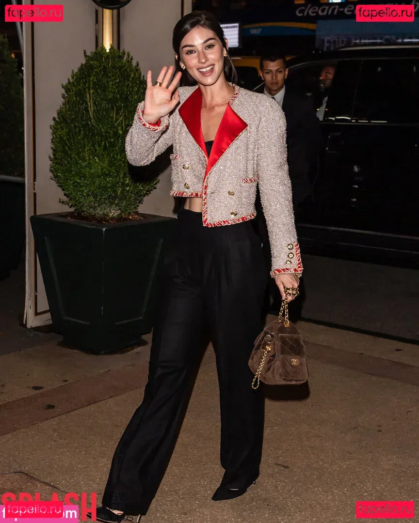 Gracie Abrams Onlyfans Photo Gallery 