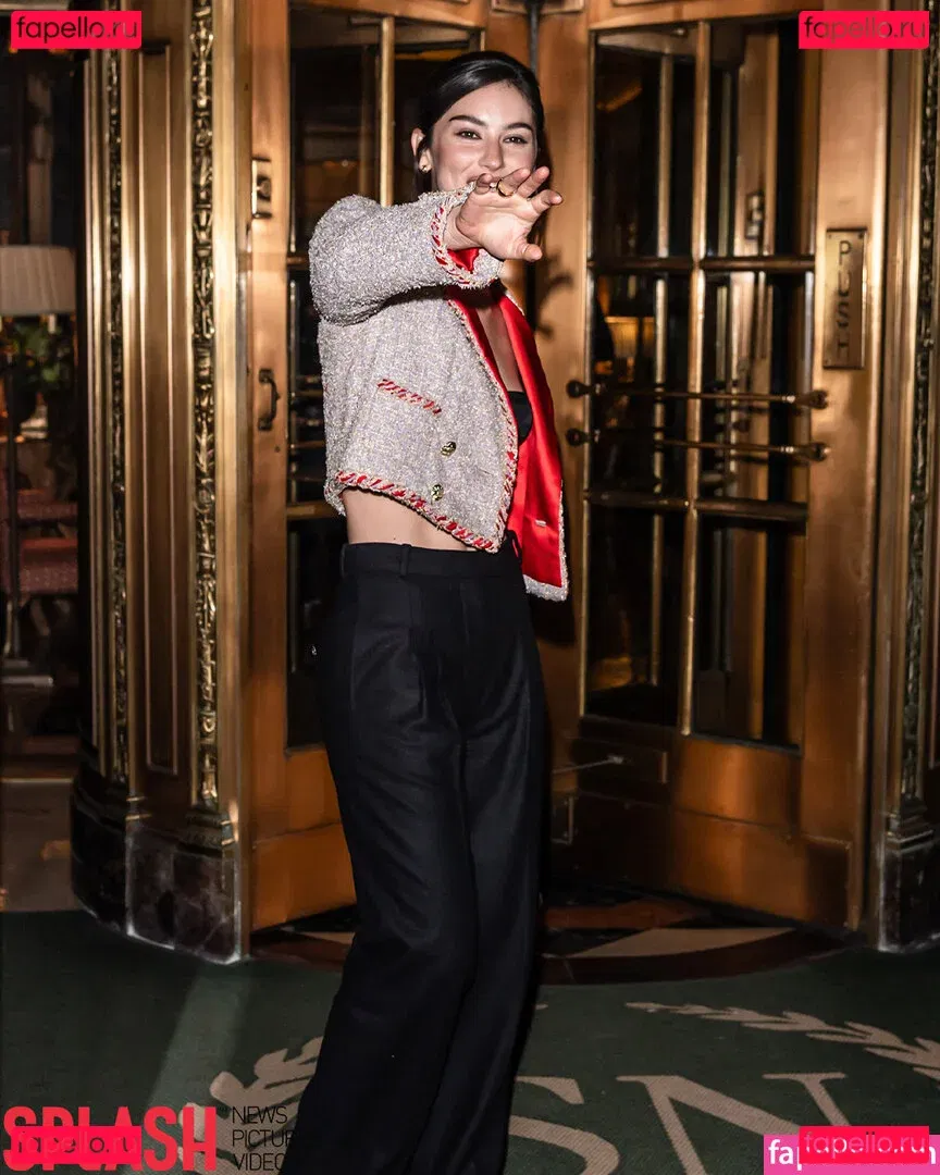 Gracie Abrams Onlyfans Photo Gallery 