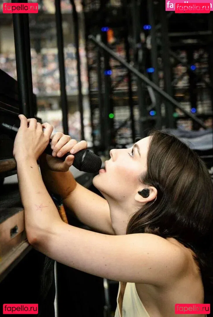 Gracie Abrams Onlyfans Photo Gallery 