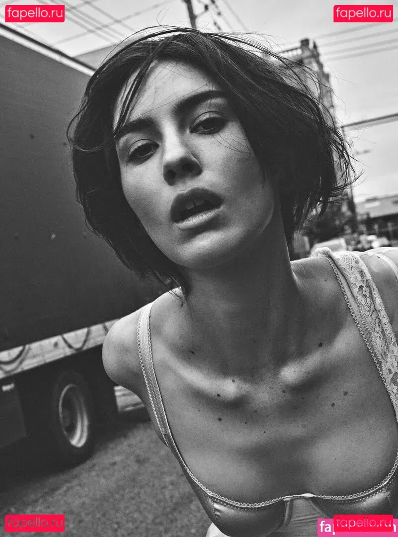 Gracie Abrams Onlyfans Photo Gallery 