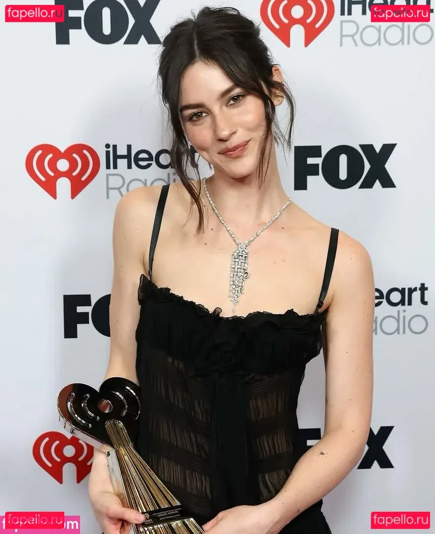 Gracie Abrams Onlyfans Photo Gallery 