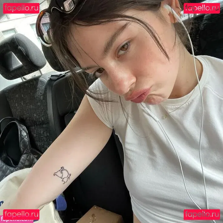 Gracie Abrams Onlyfans Photo Gallery 