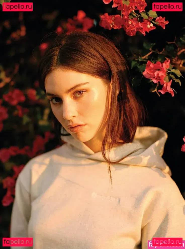 Gracie Abrams Onlyfans Photo Gallery 