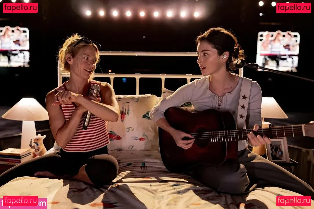 Gracie Abrams Onlyfans Photo Gallery 