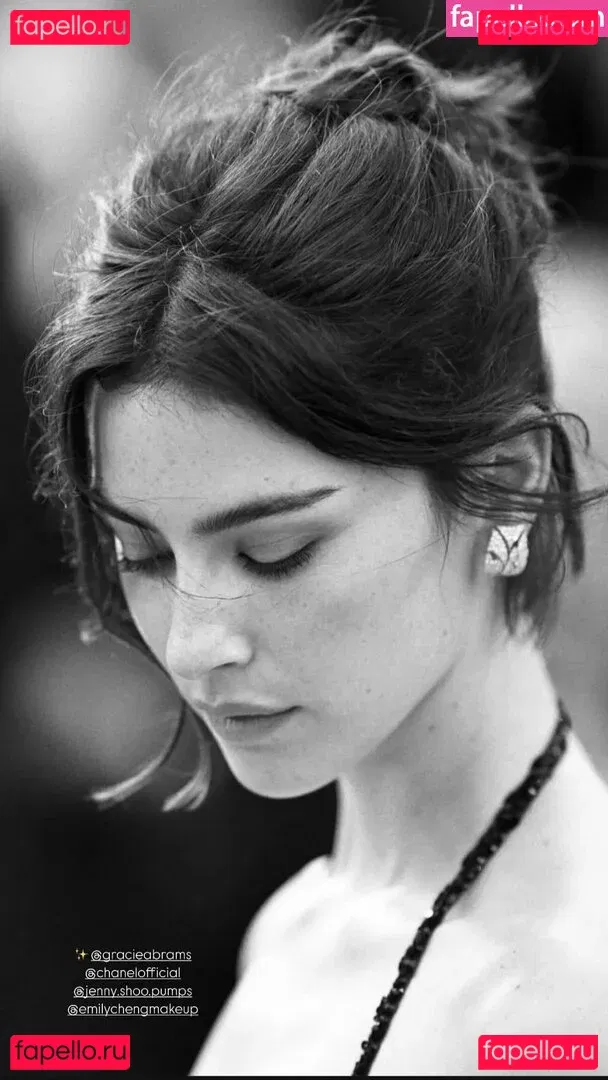 Gracie Abrams Onlyfans Photo Gallery 