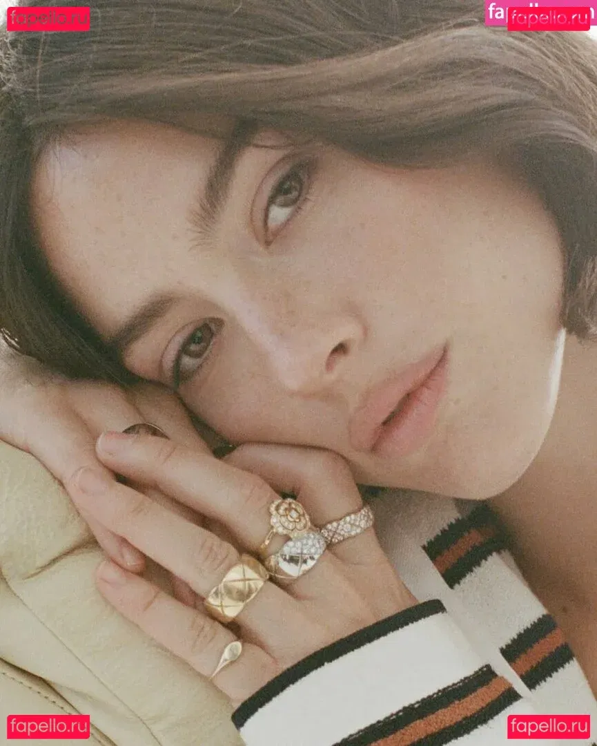 Gracie Abrams Onlyfans Photo Gallery 