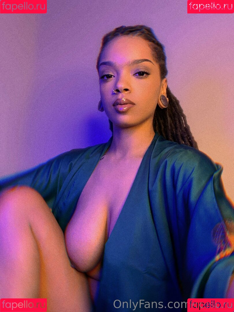 Feistybadazz Onlyfans Photo Gallery 