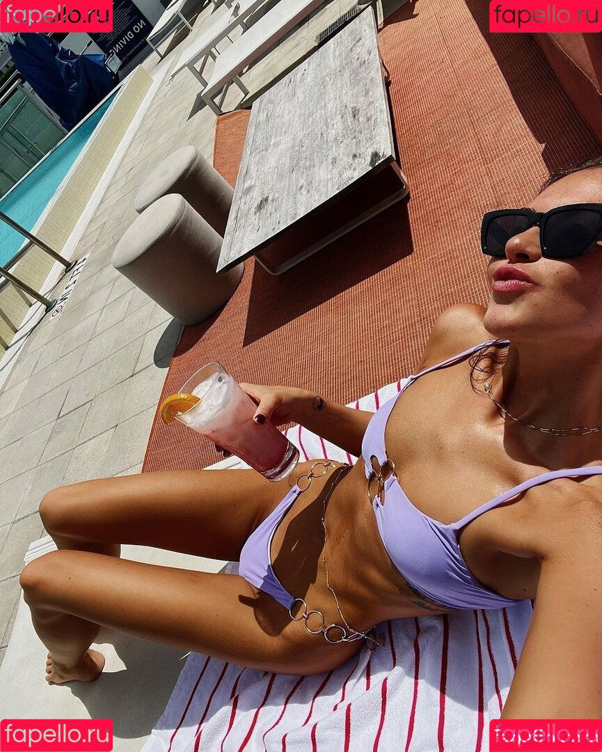 Zoe Roe Onlyfans Photo Gallery 