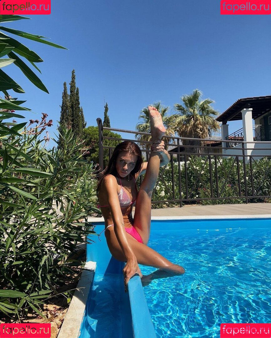 Zoe Roe Onlyfans Photo Gallery 