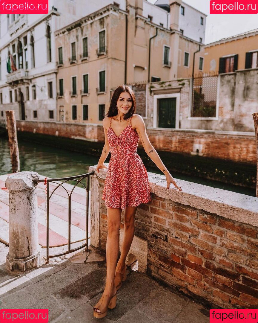 Zoe Roe Onlyfans Photo Gallery 