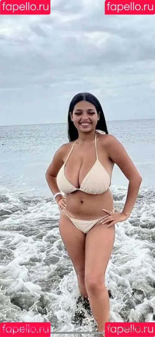 Summer T Onlyfans Photo Gallery 