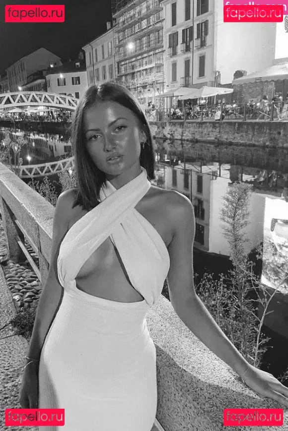 bailleulagathe Onlyfans Photo Gallery 