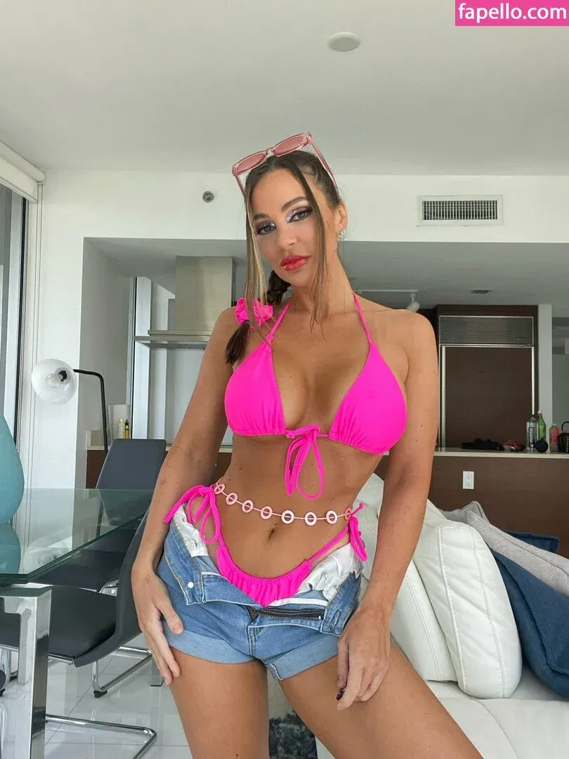 Abigail Mac Onlyfans Photo Gallery 