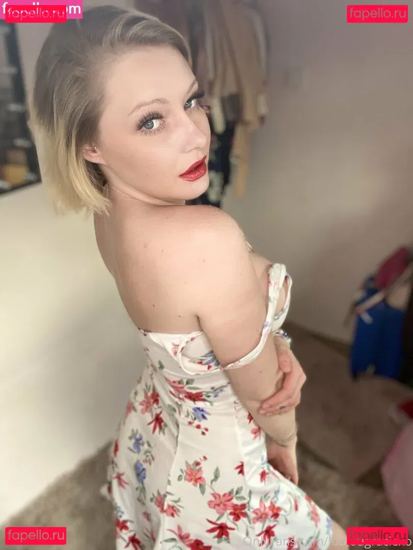 loumonrow Onlyfans Photo Gallery 