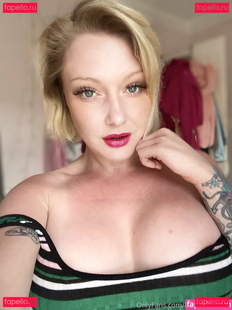 loumonrow Onlyfans Photo Gallery 