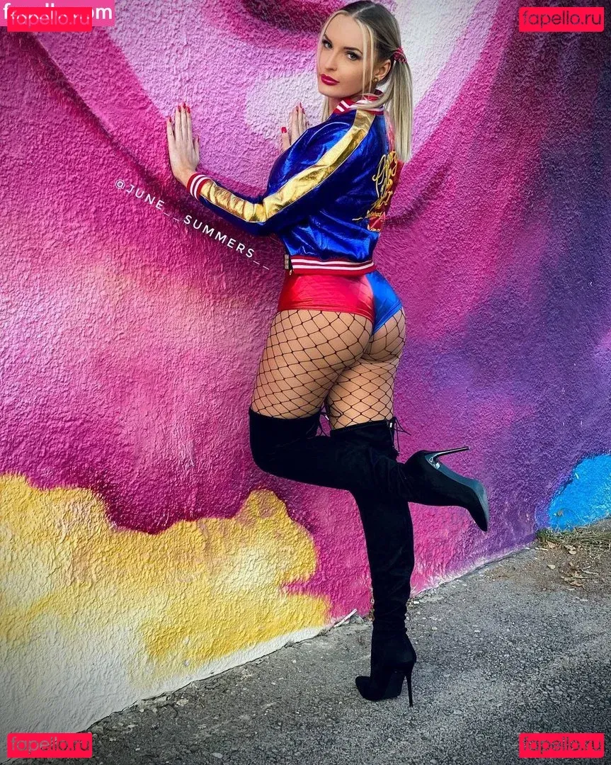 June summers Onlyfans Photo Gallery 