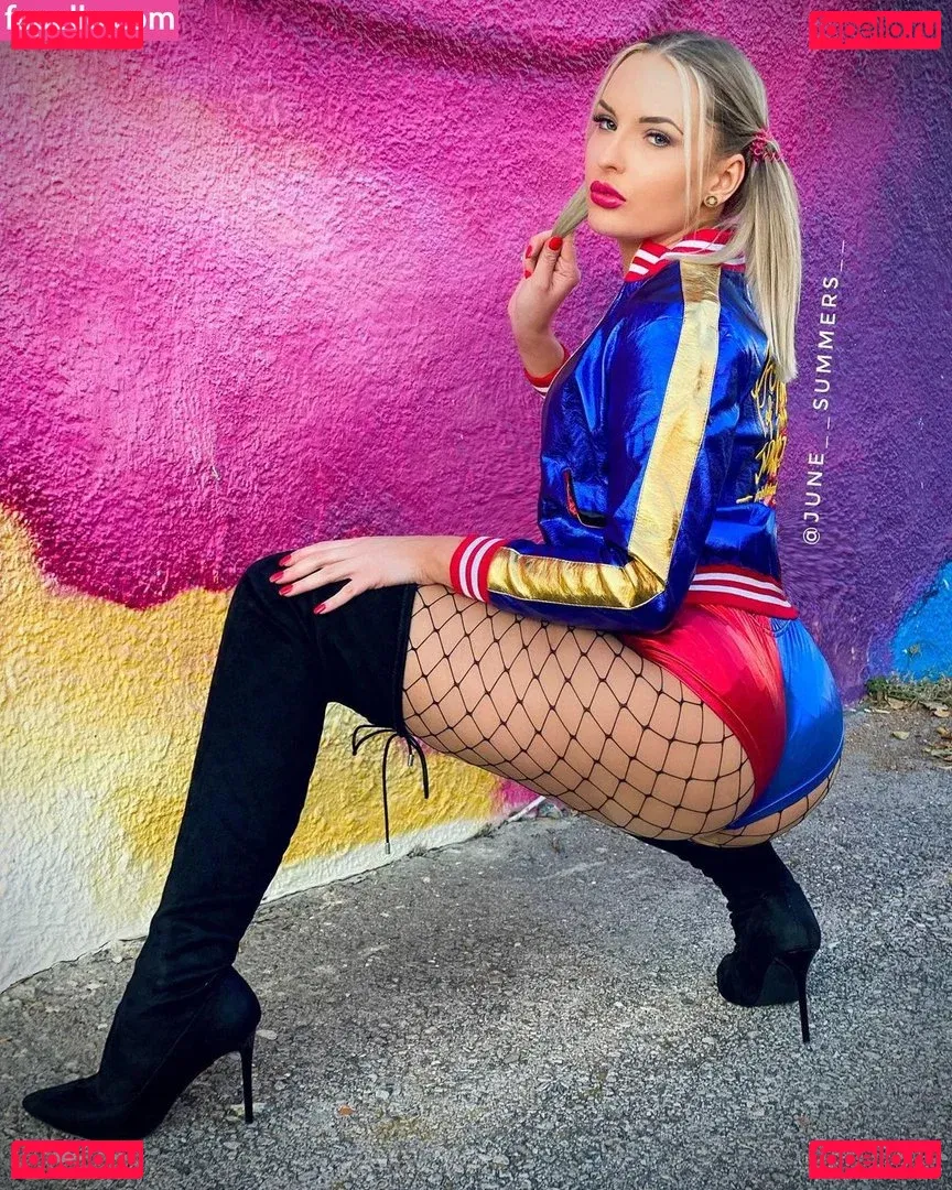 June summers Onlyfans Photo Gallery 