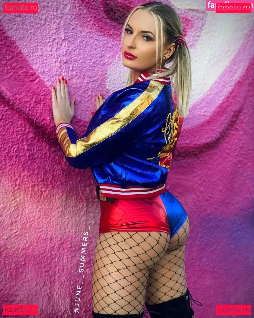 June summers Onlyfans Photo Gallery 