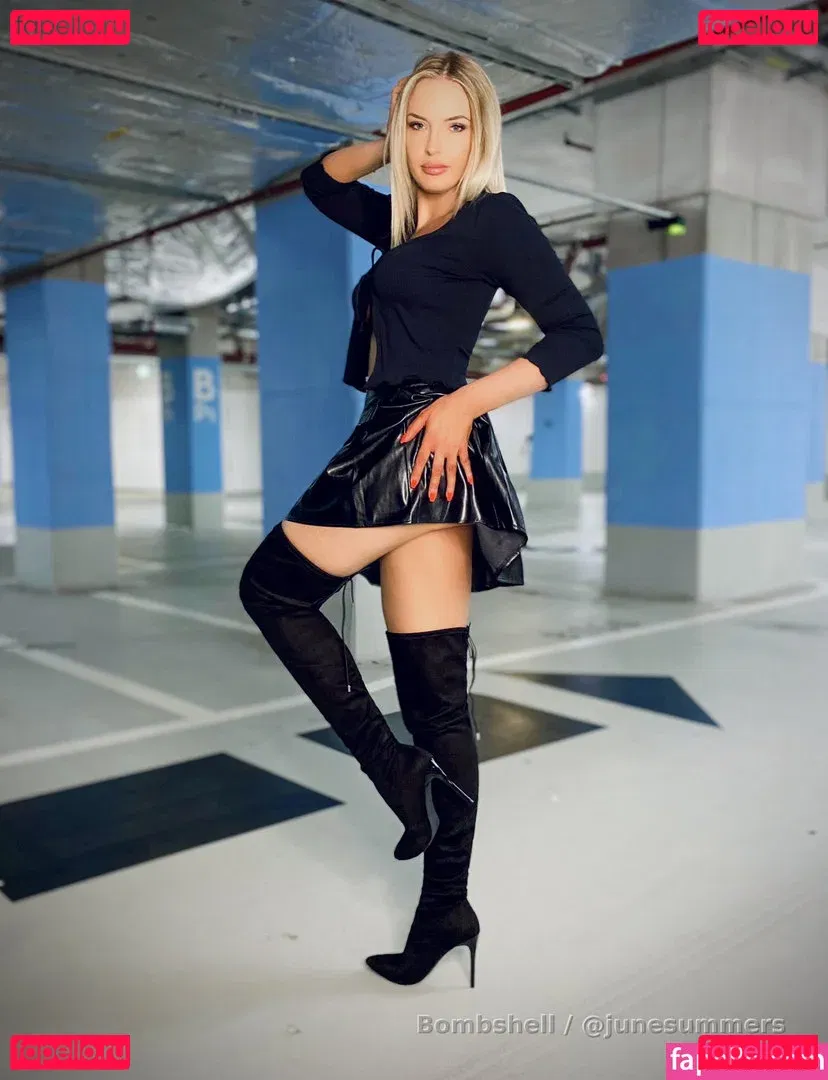 June summers Onlyfans Photo Gallery 