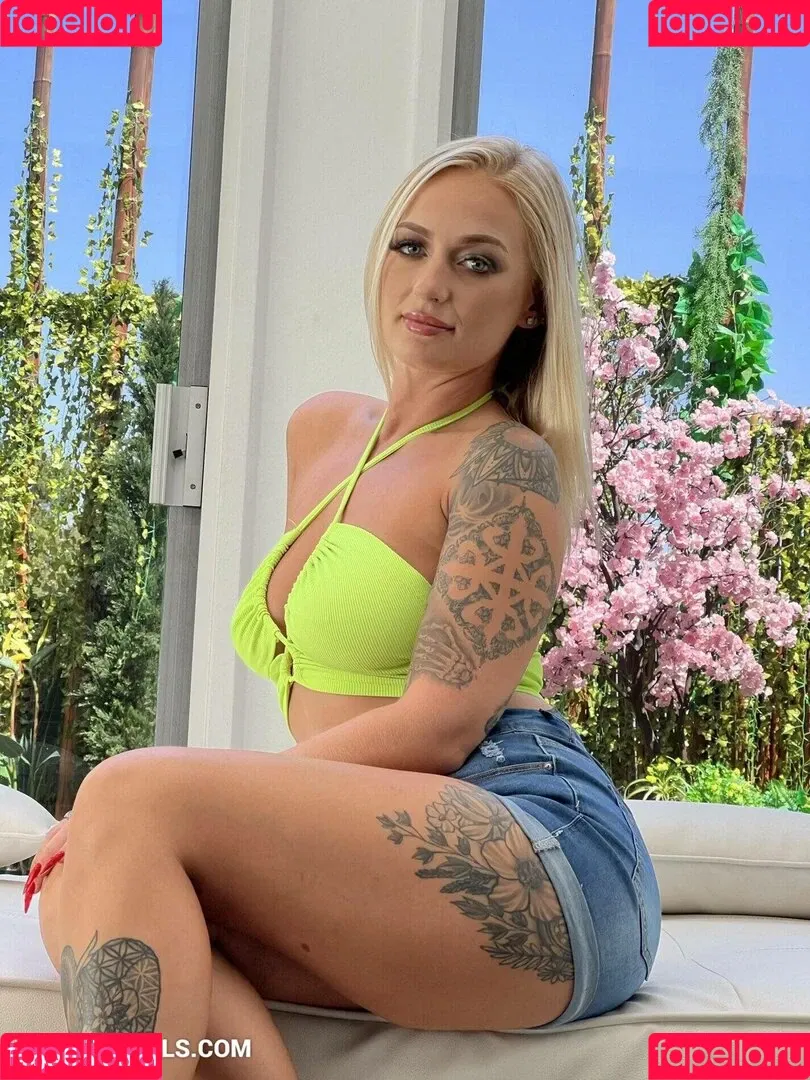 Elana Bunnz Onlyfans Photo Gallery 