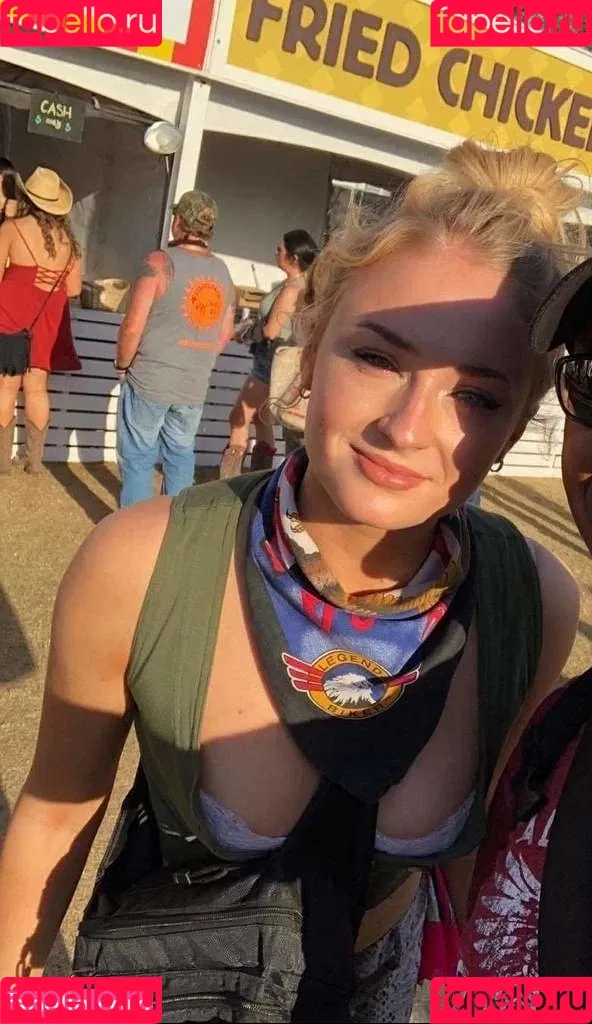 Sophie Turner Onlyfans Photo Gallery 