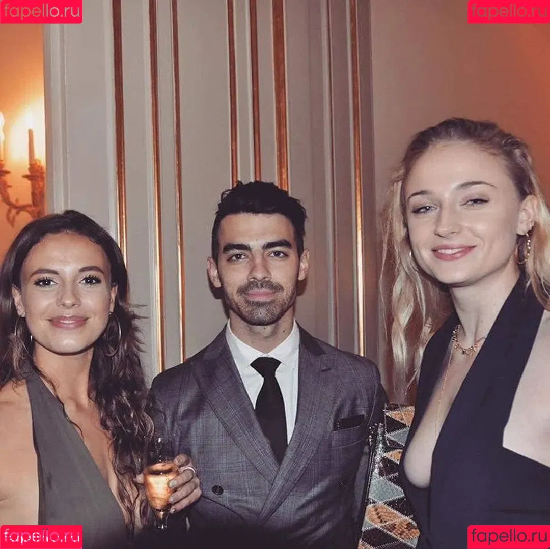 Sophie Turner Onlyfans Photo Gallery 