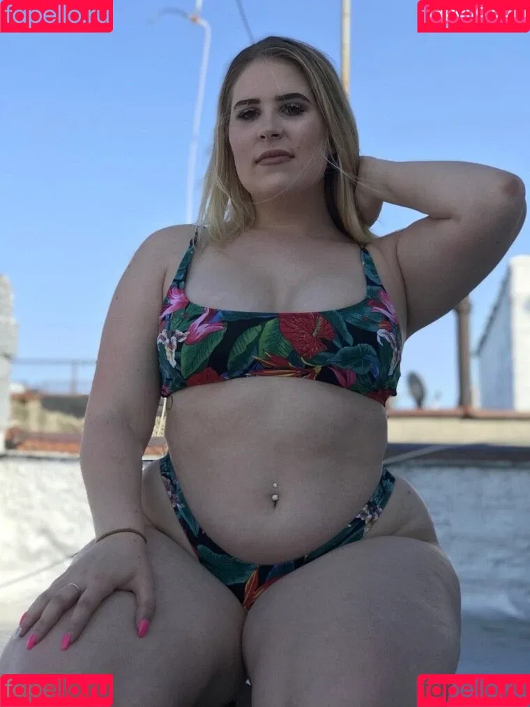 Sophie Turner Onlyfans Photo Gallery 