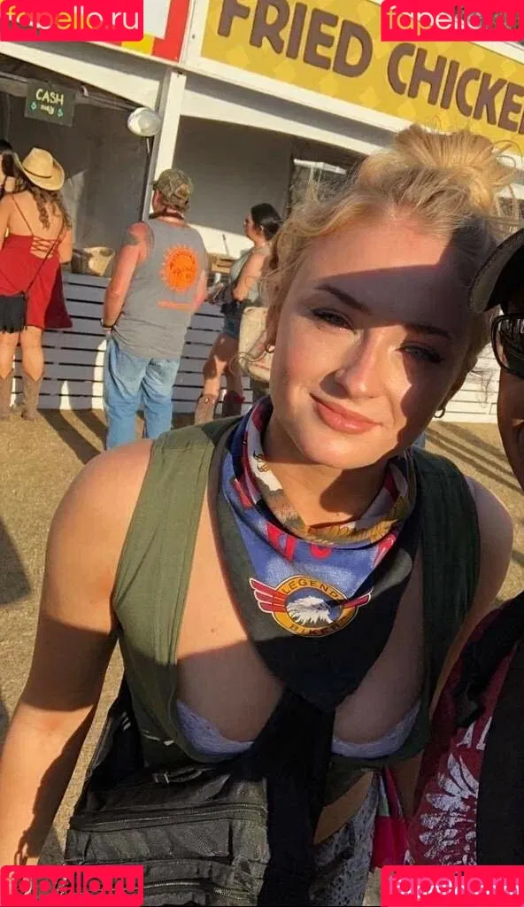 Sophie Turner Onlyfans Photo Gallery 
