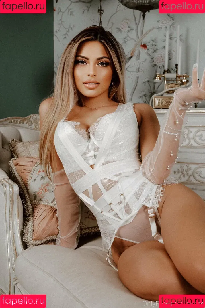 Kaitlen Onlyfans Photo Gallery 