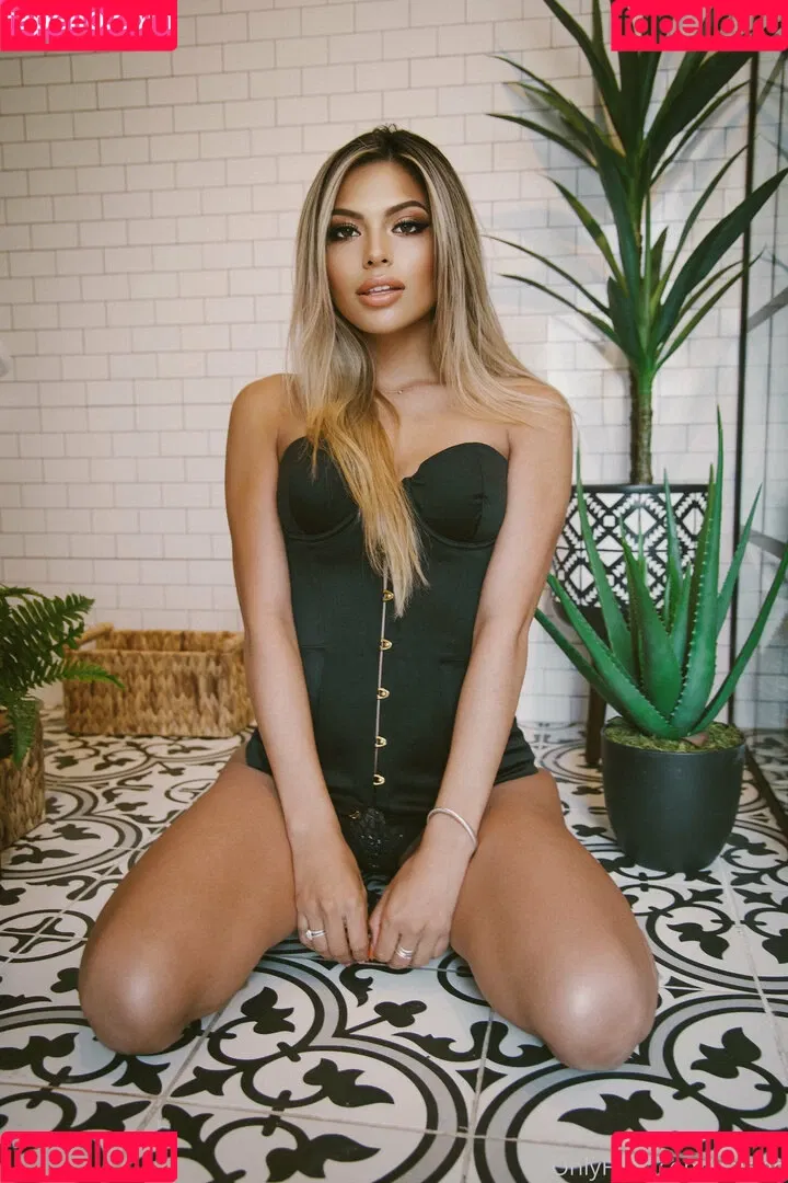 Kaitlen Onlyfans Photo Gallery 