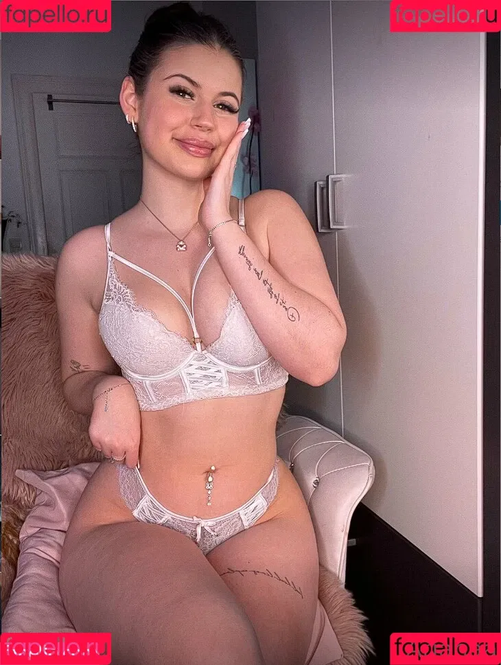 arianasfriends Onlyfans Photo Gallery 