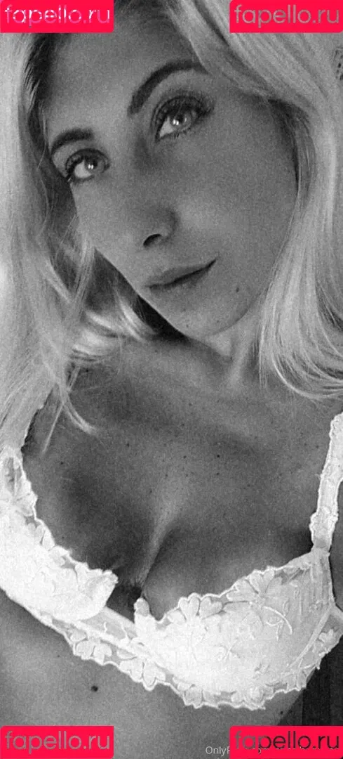 angelbetween Onlyfans Photo Gallery 