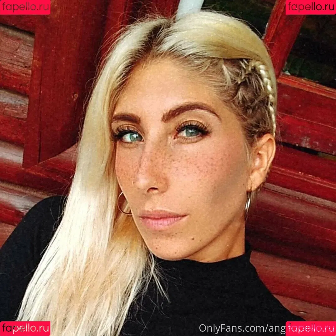 angelbetween Onlyfans Photo Gallery 