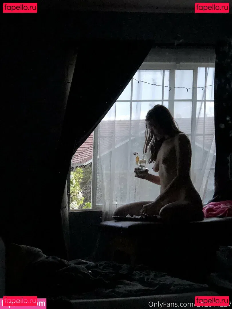 pissqu33n Onlyfans Photo Gallery 