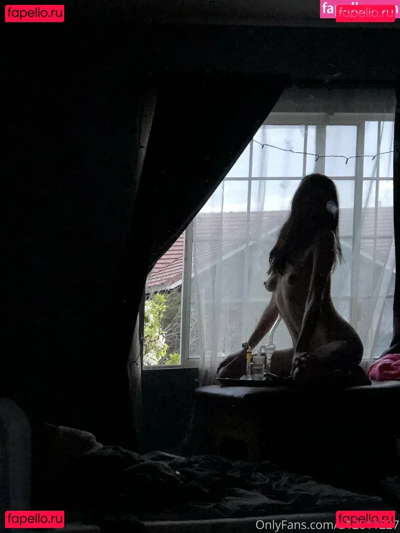 pissqu33n Onlyfans Photo Gallery 