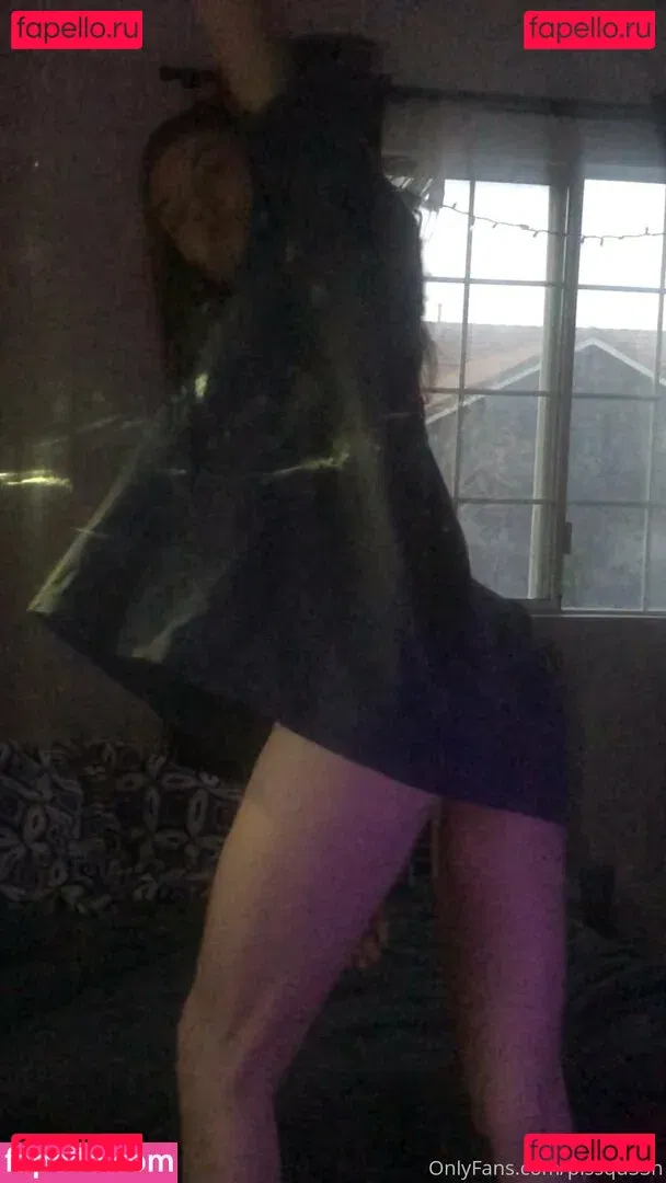 pissqu33n Onlyfans Photo Gallery 