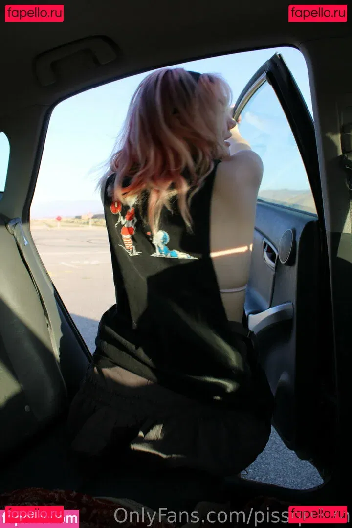 pissqu33n Onlyfans Photo Gallery 