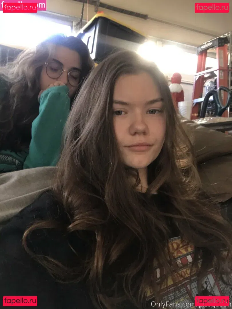 pissqu33n Onlyfans Photo Gallery 