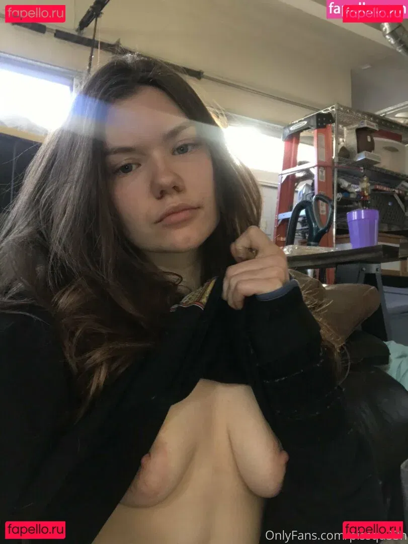 pissqu33n Onlyfans Photo Gallery 