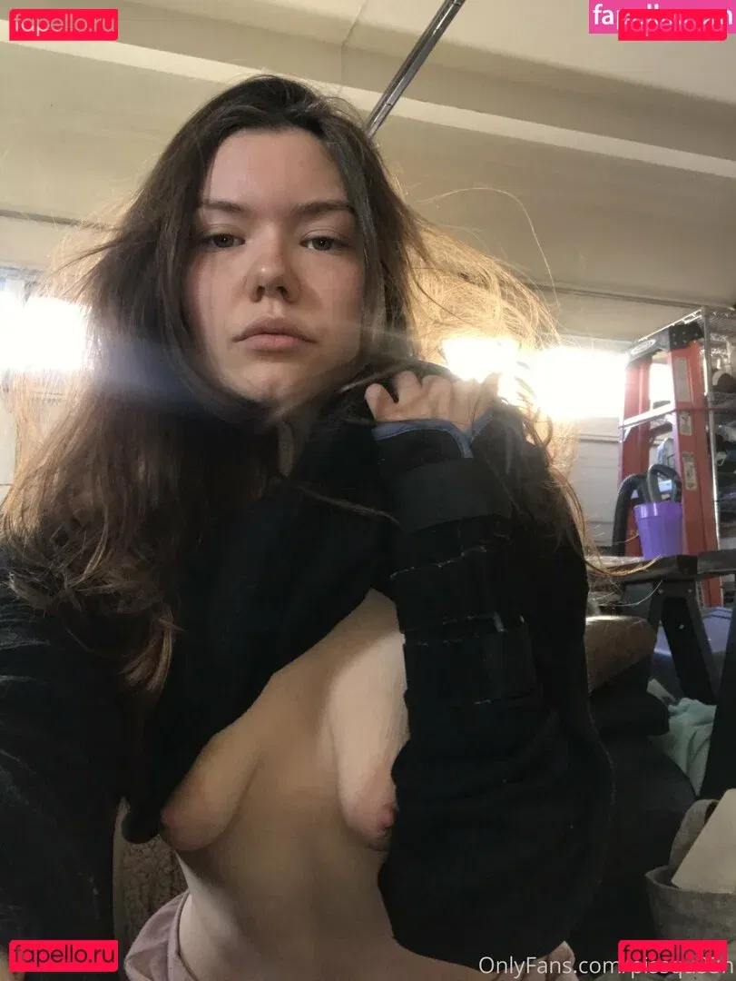 pissqu33n Onlyfans Photo Gallery 